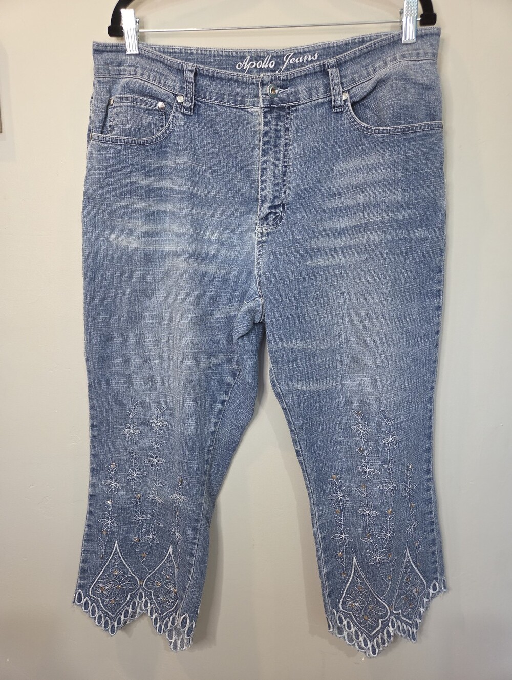 Apollo Jeans Size 15/16 Embelished Capri Scalloped Hem Embroidery Sequin Fairy